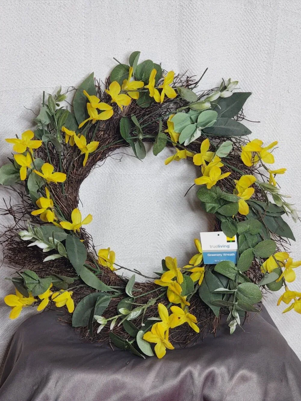 Hudson Farmhouse True Living Yellow Flower Leaf Indoor Only 18